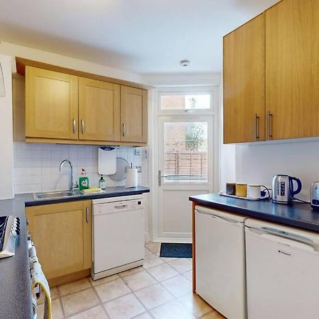 Spacious 2Bd Apartment Cricklewood Лондон Екстериор снимка
