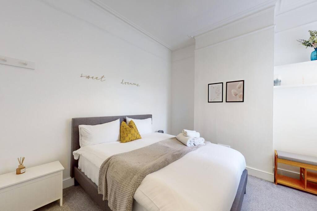 Spacious 2Bd Apartment Cricklewood Лондон Екстериор снимка