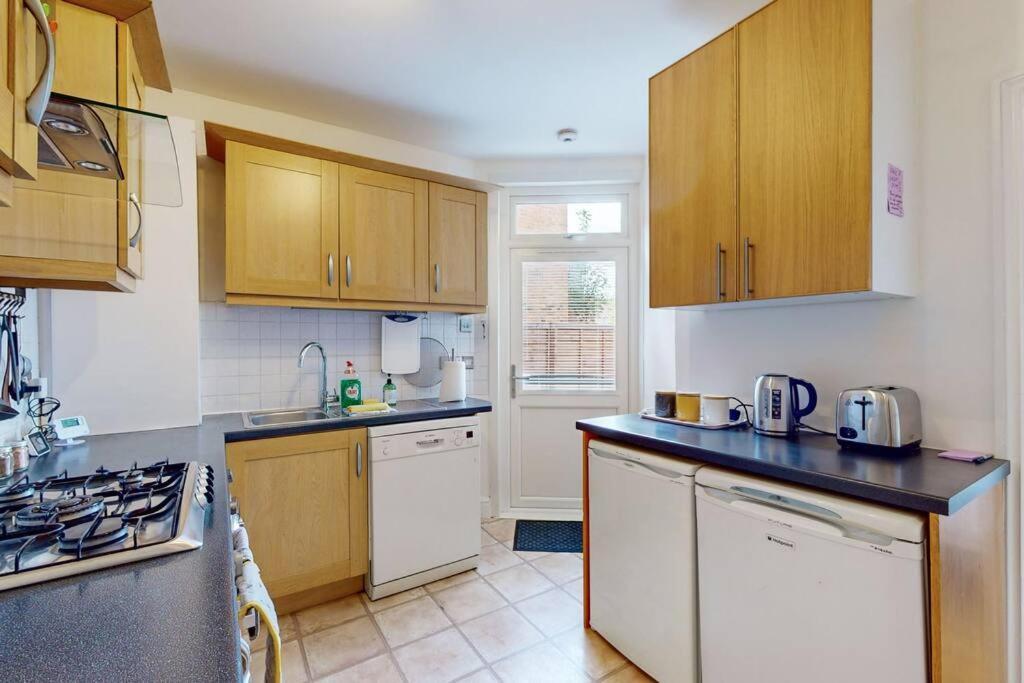 Spacious 2Bd Apartment Cricklewood Лондон Екстериор снимка